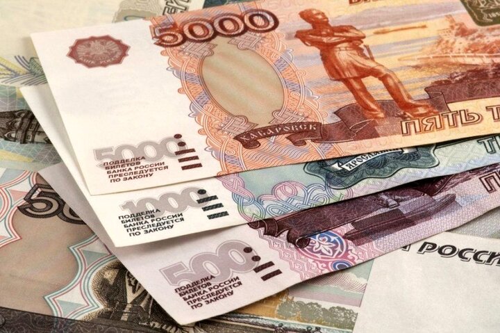 روبل در برابر یورو و دلار رکورد زد

