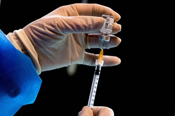 تزریق نوبت چهارم واکسن در سنین ۷۰ سال به بالا