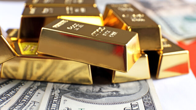 با کوتاه آمدن دلار، قیمت طلای جهانی بالا رفت
